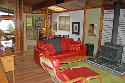 Schooner View Cottage, North Pender Island Accommodation